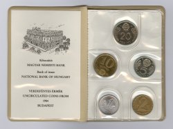 1984. évi műbőrtokos lapozós forgalmi sor