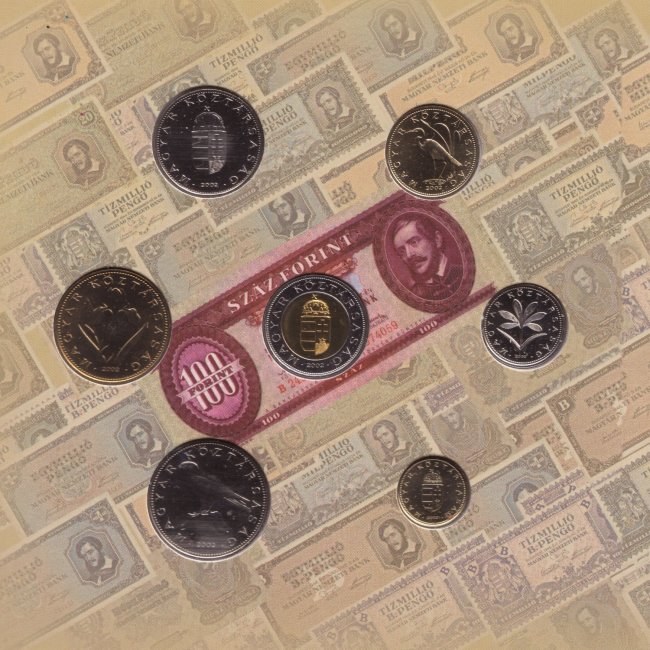 2002. vi extra verdefnyes BU (Brilliant Uncirculated) forgalmi sor