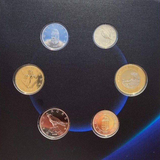 2025. vi extra verdefnyes BU (Brilliant Uncirculated) forgalmi sor