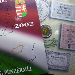 2002. évi dísztokos BU forint forgalmi sora benne kötőjel nélküli verdefényes Kossuth 100 forintos