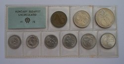 1975. évi forgalmi sor A 2 filléres érme kicsípett veret