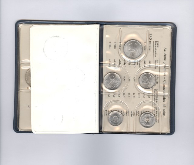 1981. évi műbőrtokos lapozós forgalmi sor
