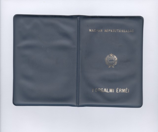 1981. évi műbőrtokos lapozós forgalmi sor