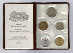 1985. évi műbőrtokos lapozós forgalmi sor