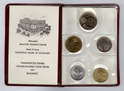 1987. évi műbőrtokos lapozós forgalmi sor