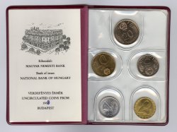 1988. évi műbőrtokos lapozós forgalmi sor
