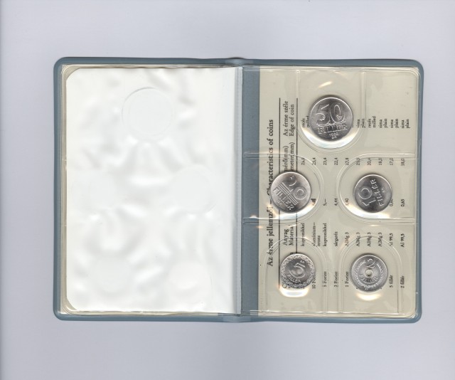 1988. évi műbőrtokos lapozós forgalmi sor